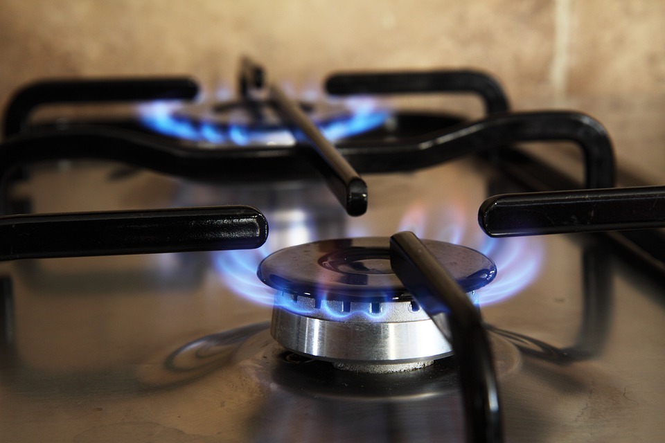 Commissione europea propone price cap dinamico temporaneo sul gas