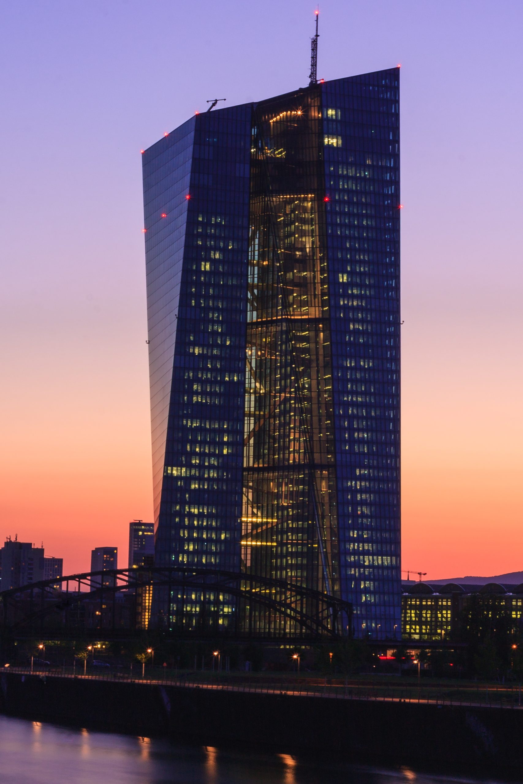 Bce: pronta a intervenire per stabilità prezzi e finanziaria