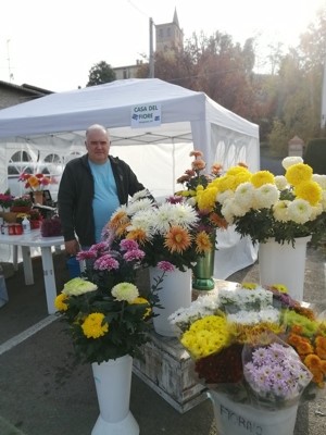 Commemorazione defunti caro bollette e venditori abusivi