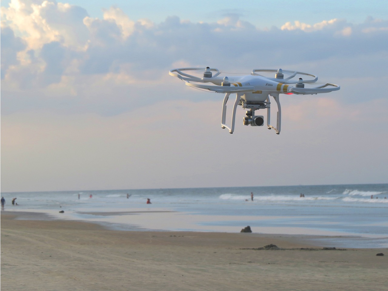 Droni: Abruzzo riformula ordinanza che vietava volo su spiagge