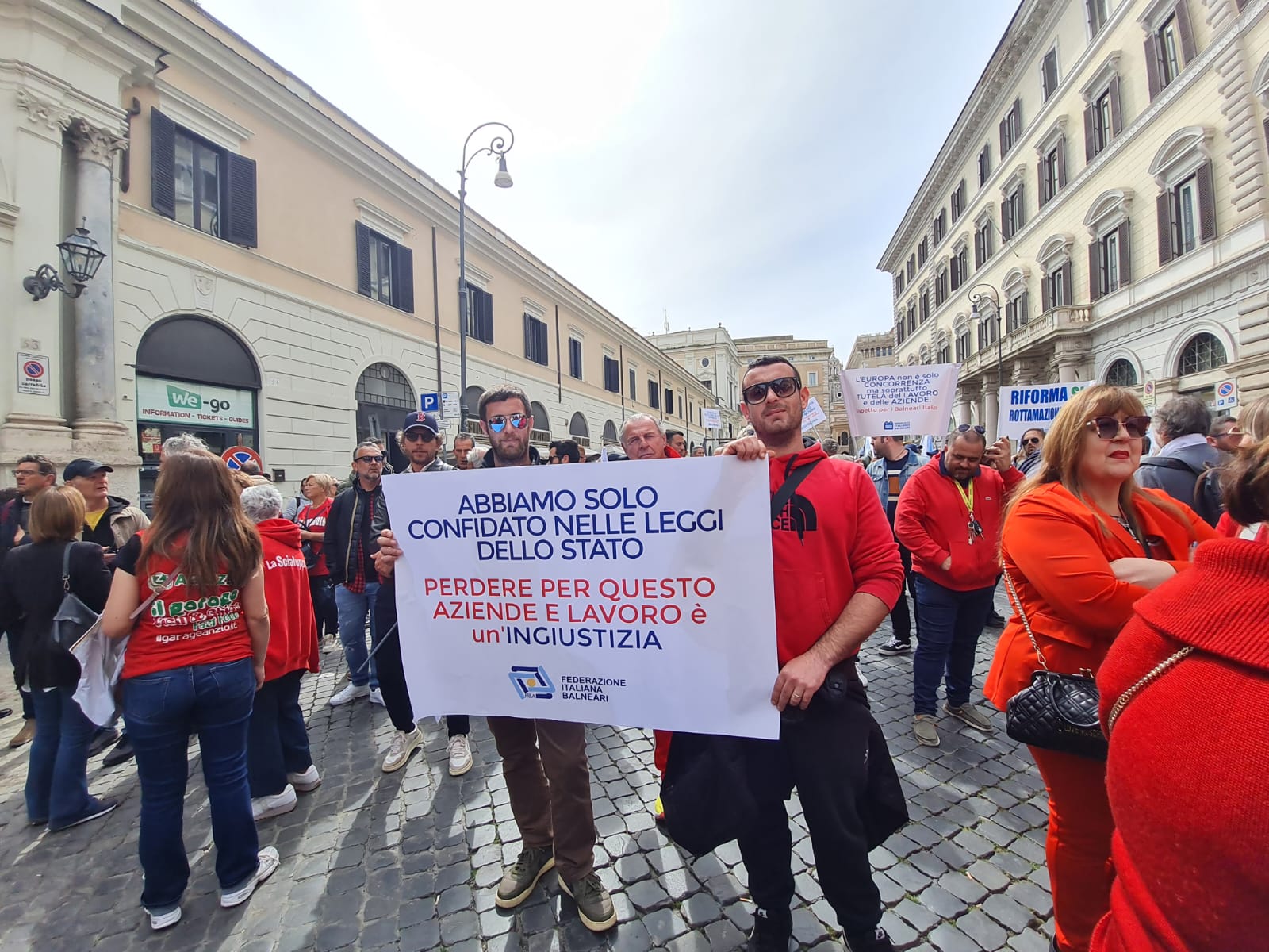 Balneari in piazza per chiedere chiarezza e certezze per comparto