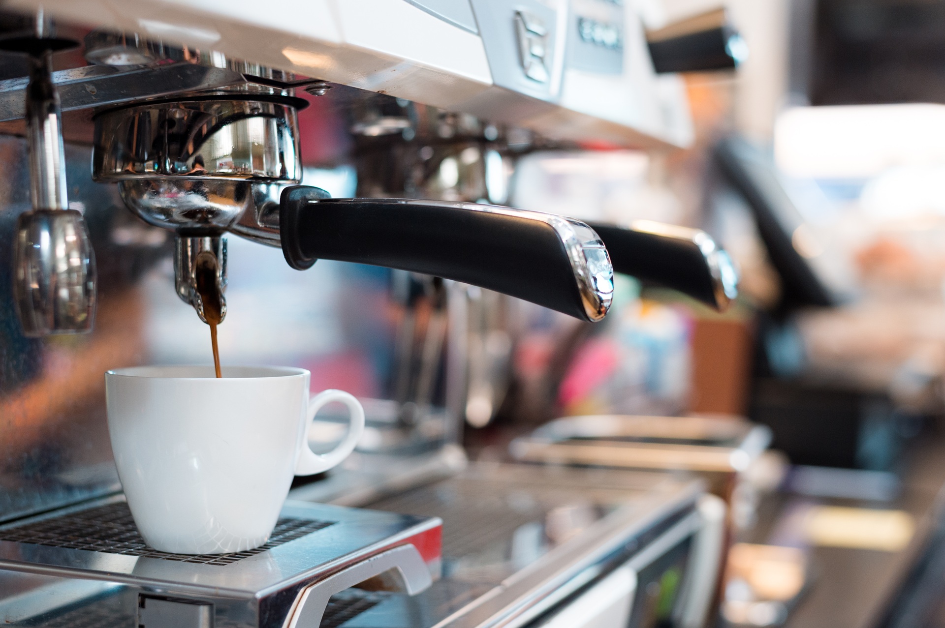 Imprese: Confesercenti, quale futuro per il bar sotto casa? La desertificazione ne cancella 24mila in sei anni, circa 11 al giorno